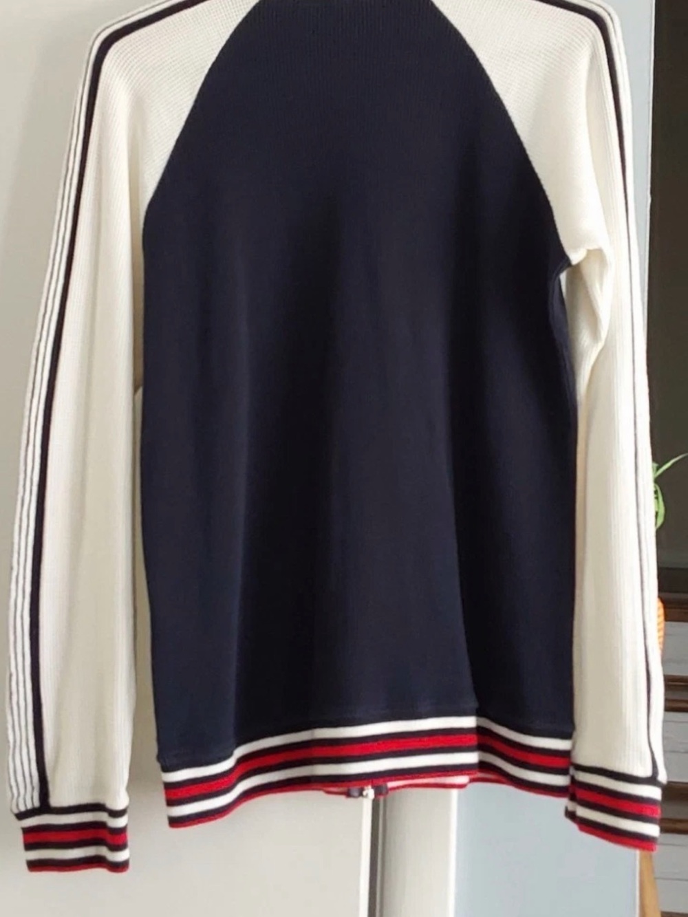 Men Sweater Subcategory Classification - Picture 5 of 8